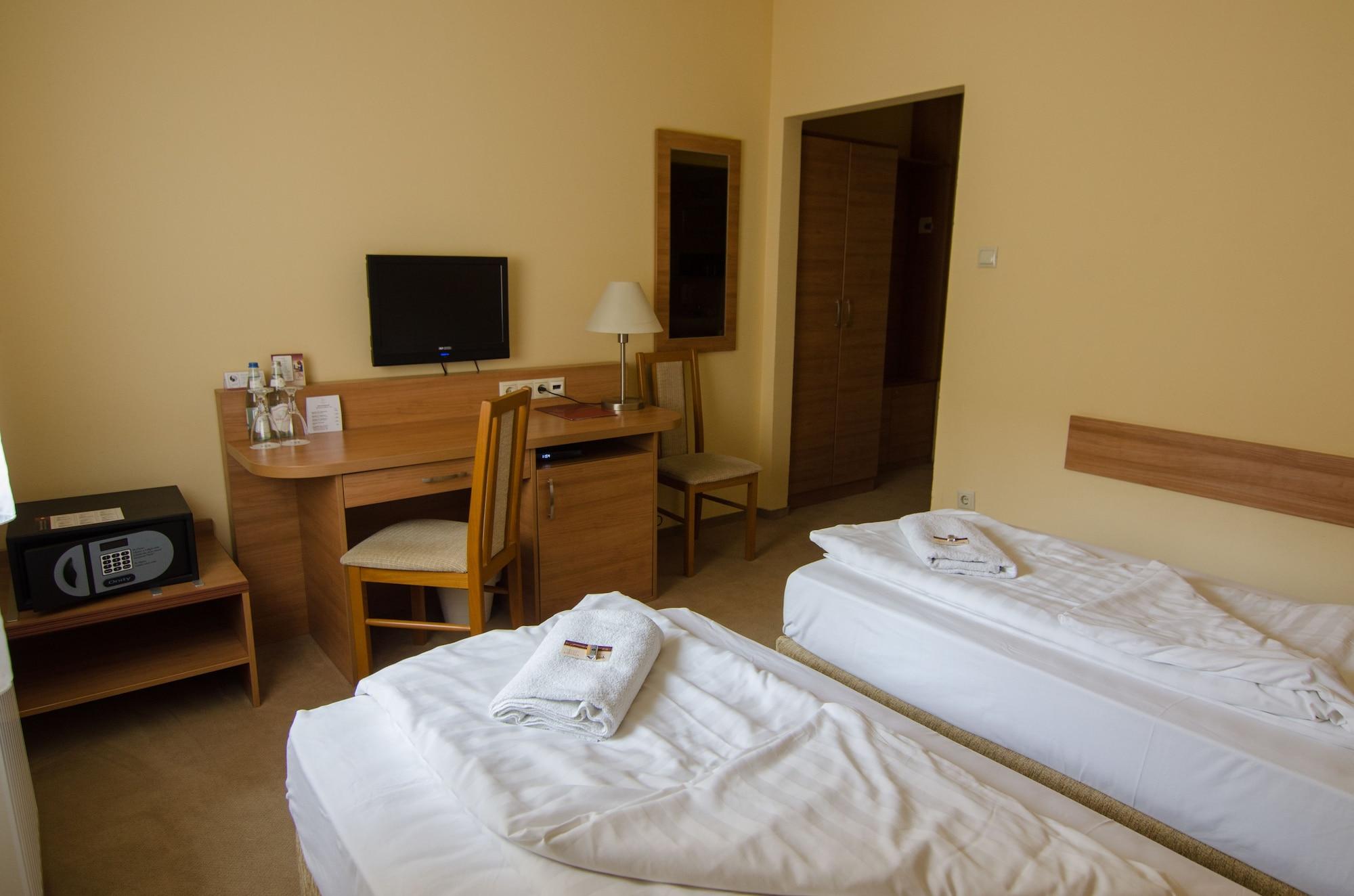 Hotel Civitas Sopron Ngoại thất bức ảnh