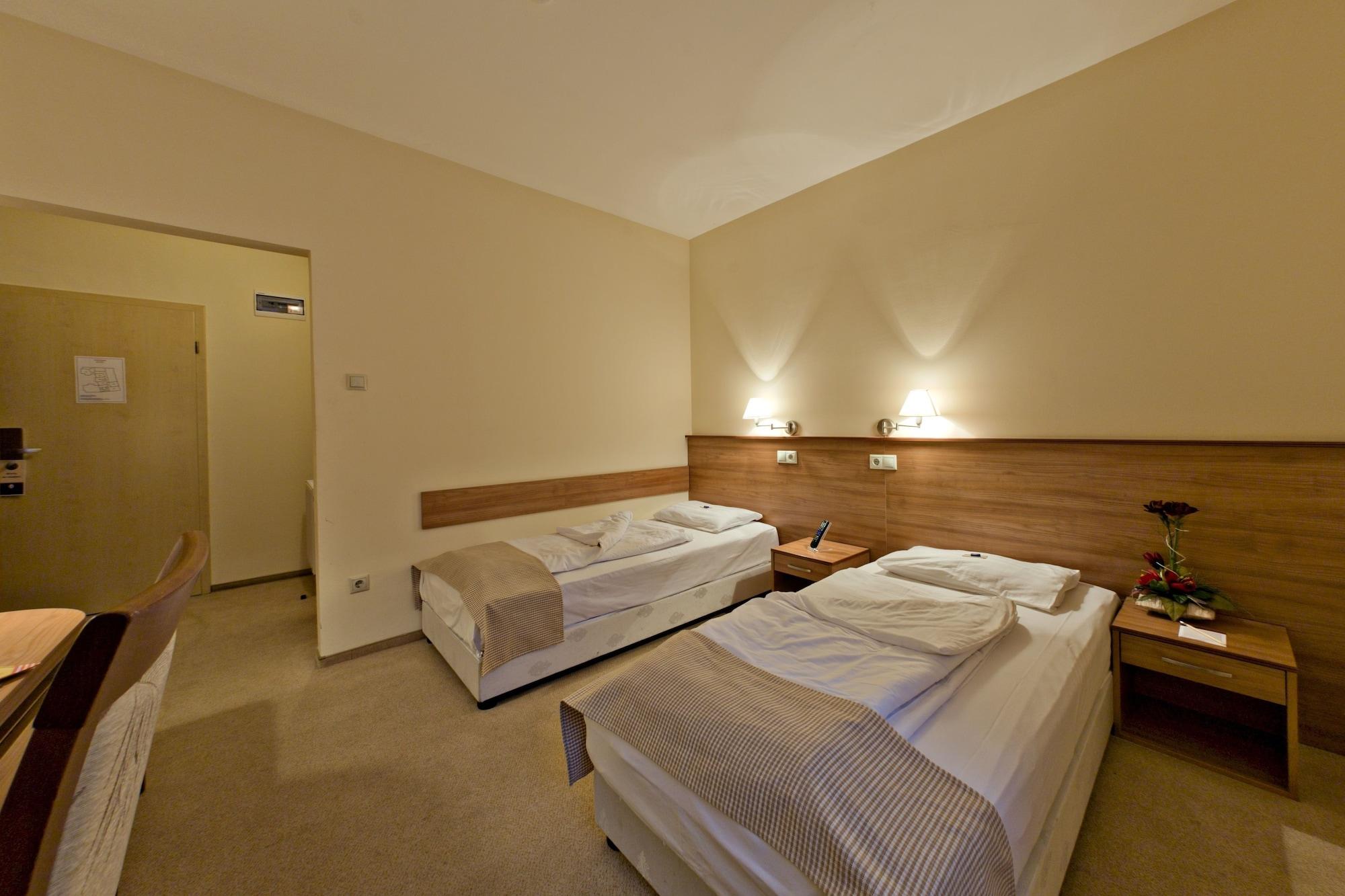 Hotel Civitas Sopron Ngoại thất bức ảnh