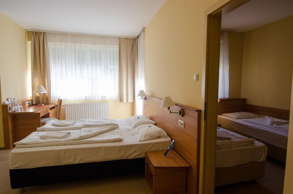 Hotel Civitas Sopron Ngoại thất bức ảnh