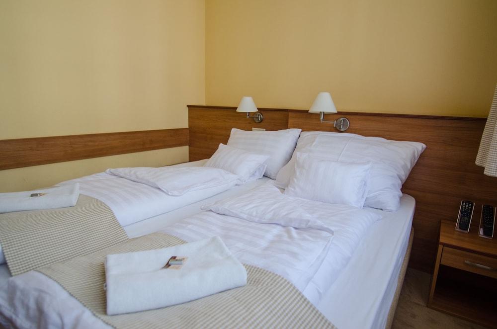 Hotel Civitas Sopron Ngoại thất bức ảnh
