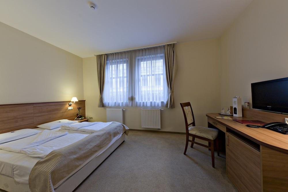 Hotel Civitas Sopron Ngoại thất bức ảnh