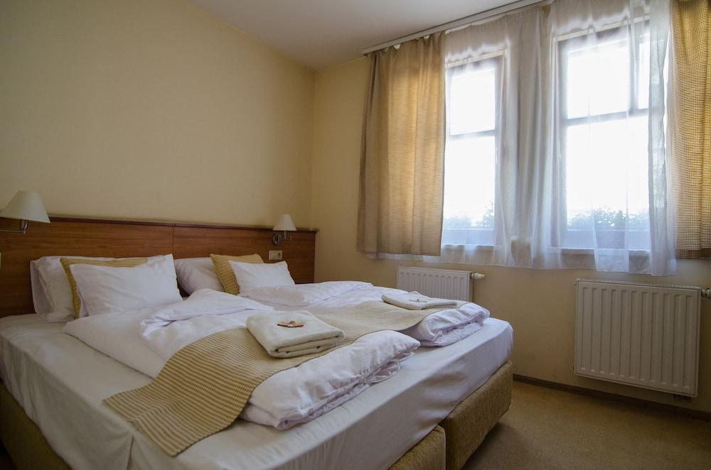 Hotel Civitas Sopron Ngoại thất bức ảnh